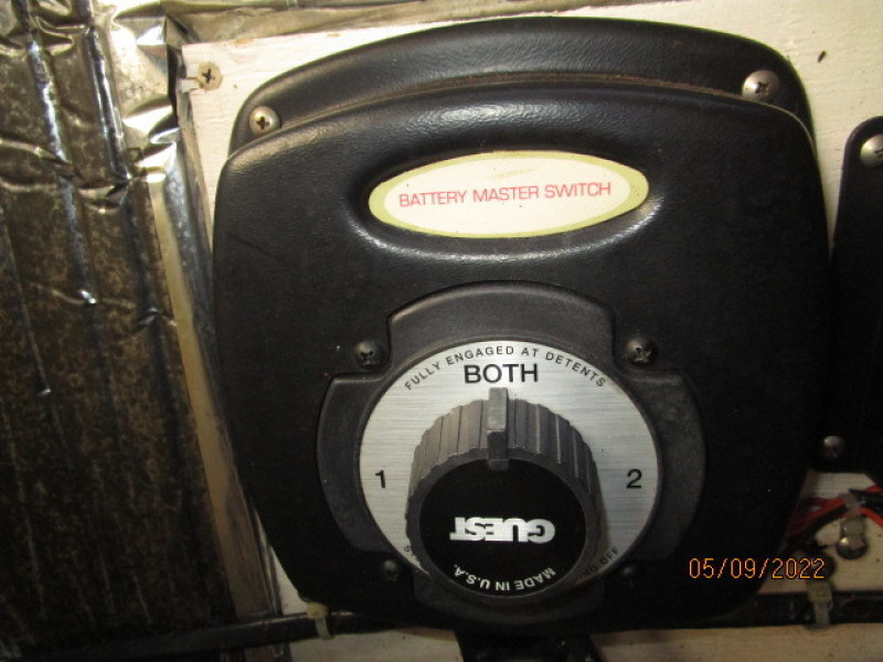 25' Maxum battery switch