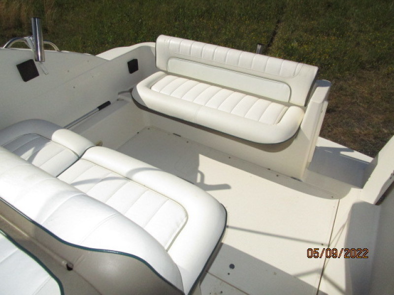 25' Maxum aftdeck seating2