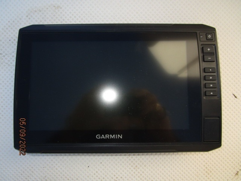 25' Maxum helm multi-function display