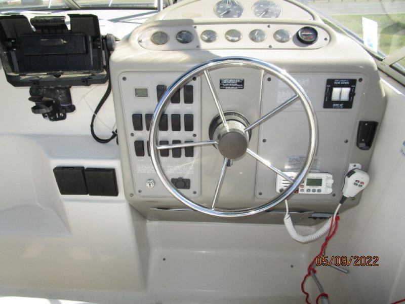 25' Maxum helm3