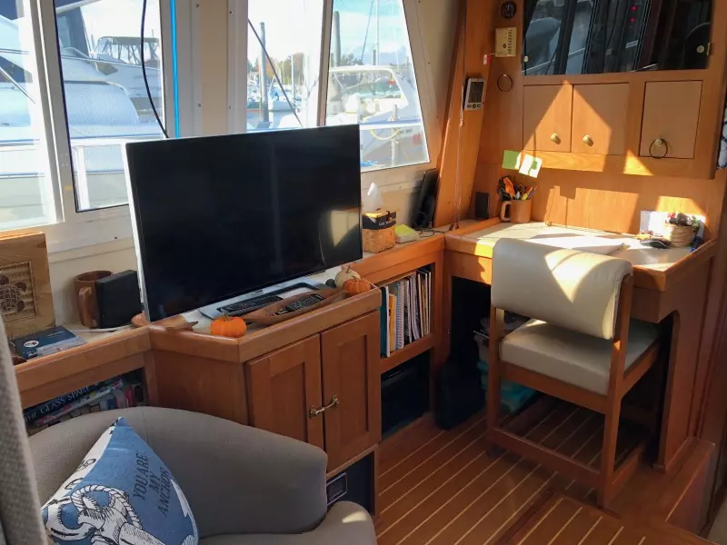 2000 Mainship 430