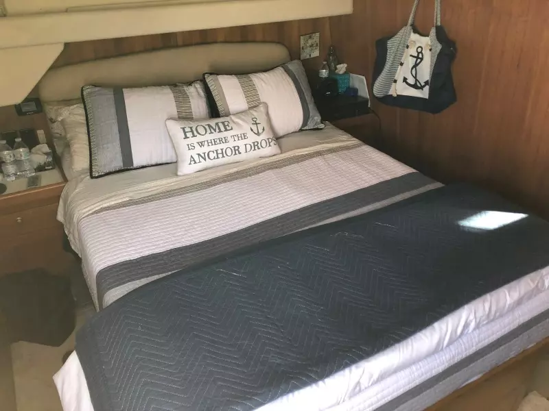 2000 Mainship 430
