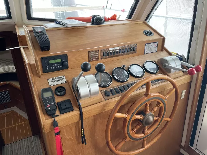 2000 Mainship 430