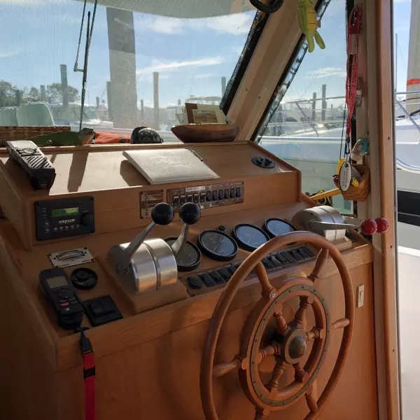 2000 Mainship 430