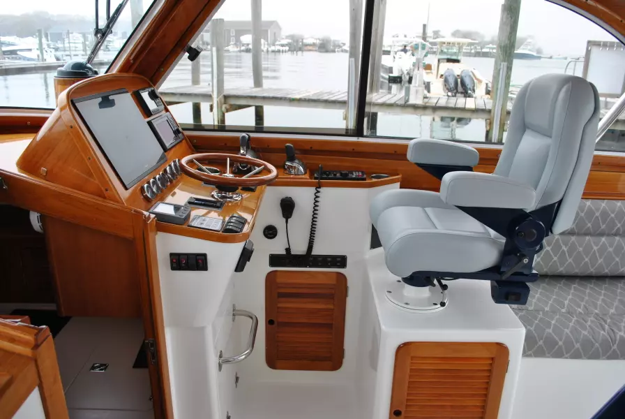 Helm Seating