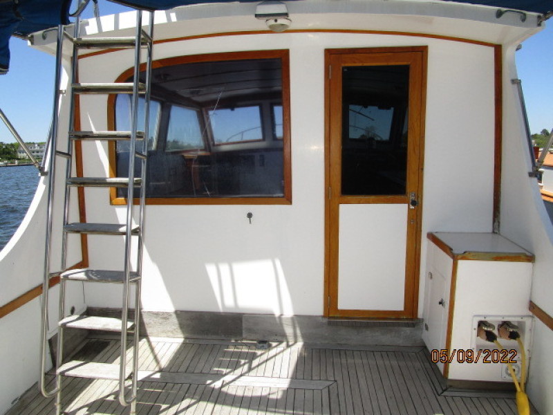38' Wilbur cockpit forward