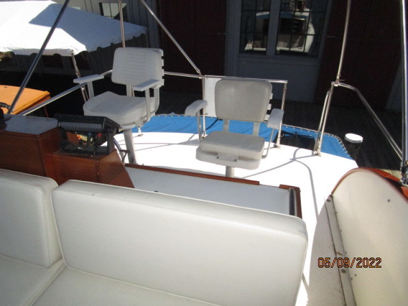 38' Wilbur flybridge aft