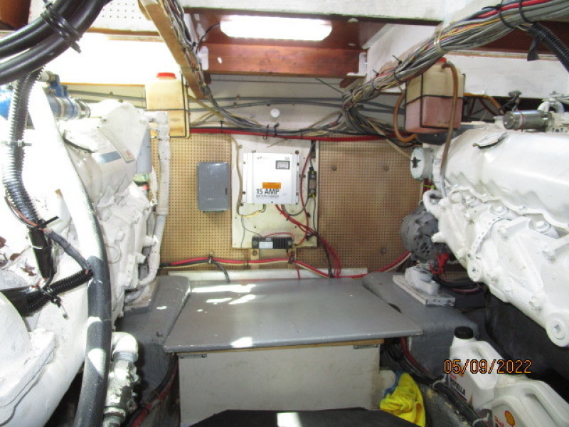 38' Wilbur engine room forward