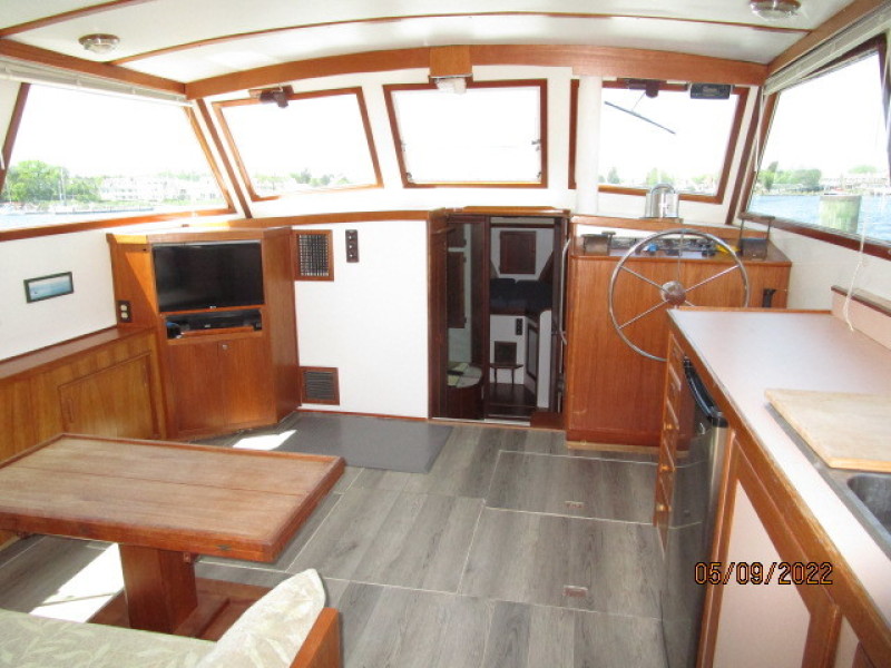 38' Wilbur salon forward