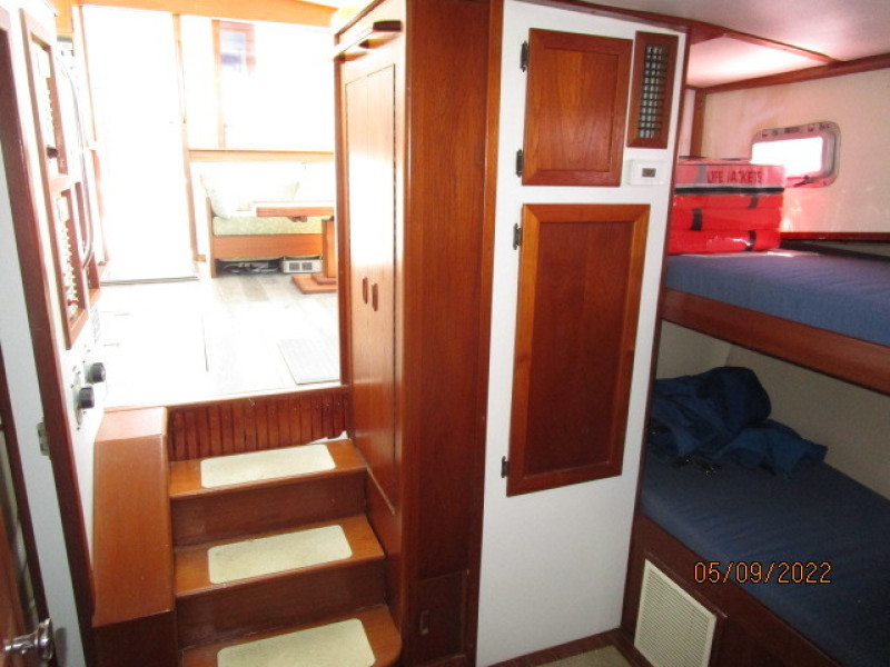 38' Wilbur aft stateroom2