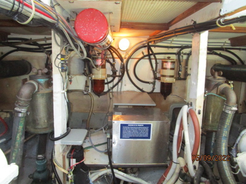 38' Wilbur engine room aft