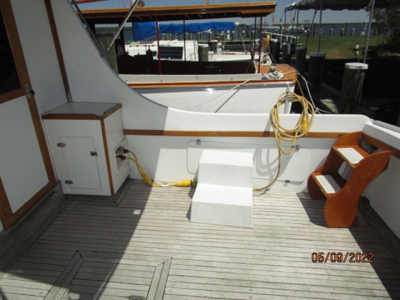38' Wilbur cockpit starboard