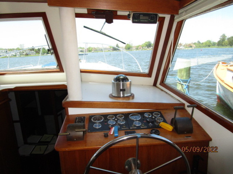 38' Wilbur lower helm2