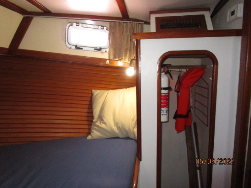 38' Wilbur forward stateroom starboard