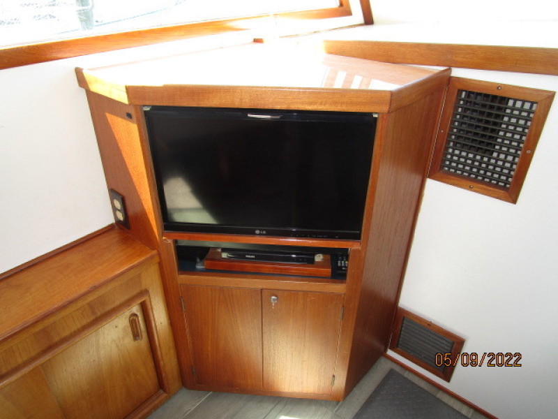 38' Wilbur salon entertainment center