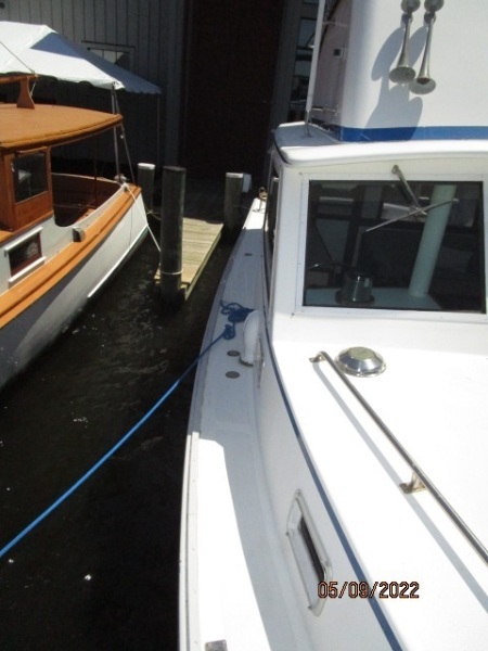 38' Wilbur starboard side deck1