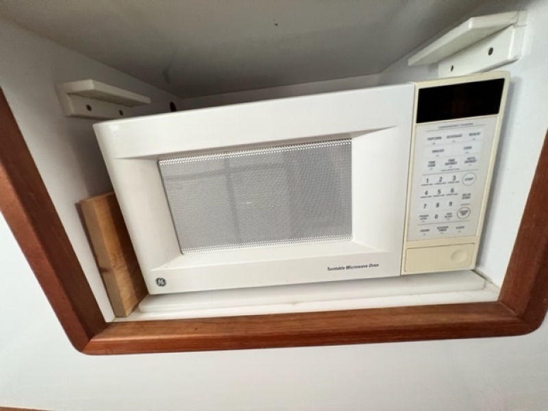 44 Aisling Gheal 2001 Endeavour 36 TrawlerCat Microwave