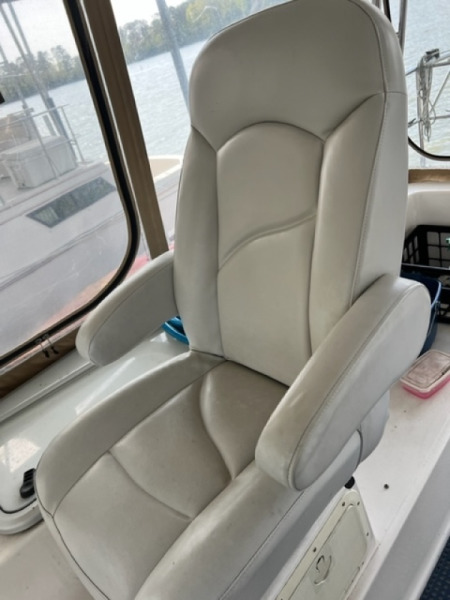 26 Aisling Gheal 2001 Endeavour 36 TrawlerCat Helm Passenger Seat