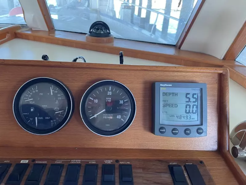 Interior Helm Dash