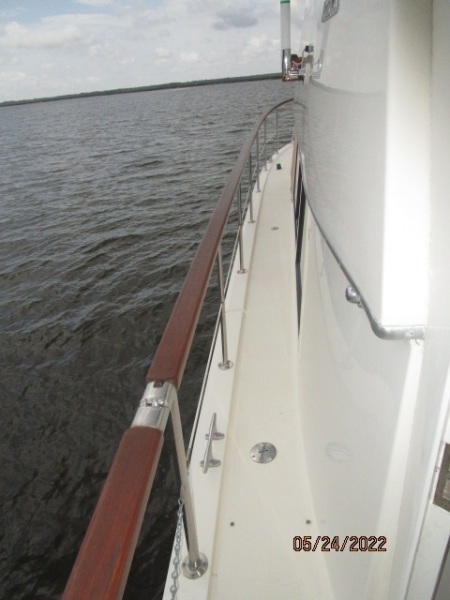 43' Hatteras port side deck1