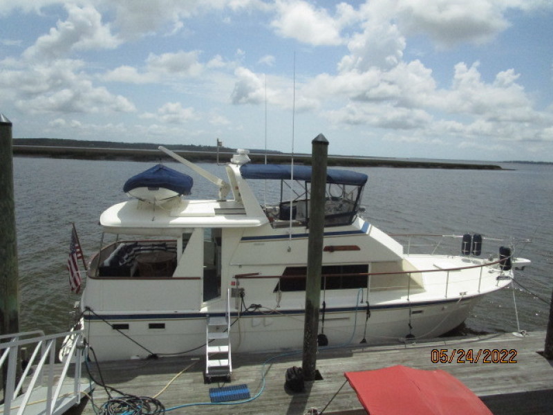 43' Hatteras starboard profile2