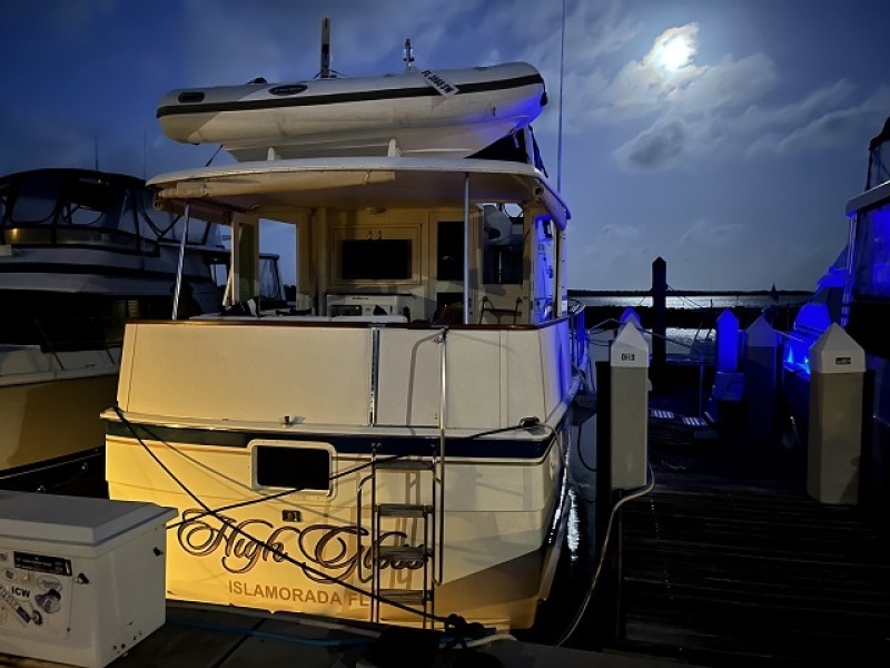 43' Hatteras aft profile