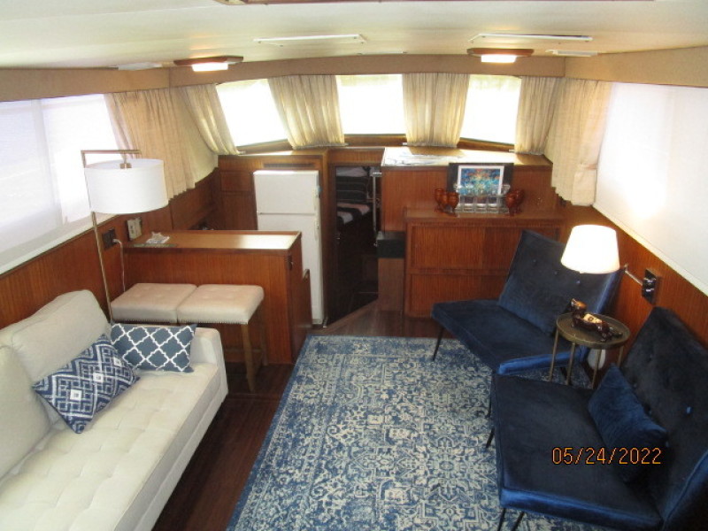 43' Hatteras salon forward