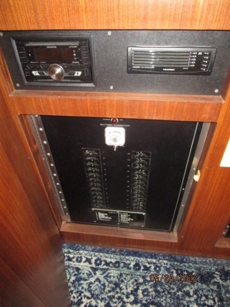 43' Hatteras electrical panel2