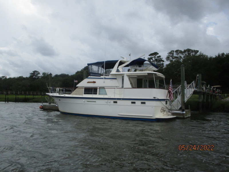 43' Hatteras port aft profile1