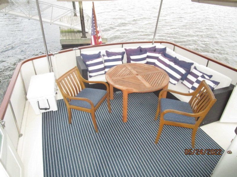43' Hatteras sundeck1
