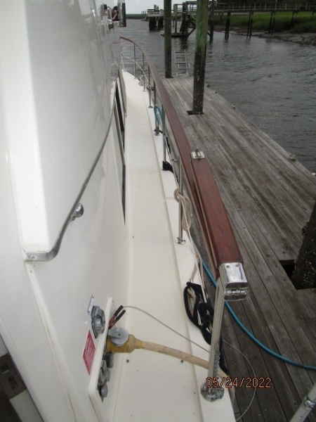 43' Hatteras starboard side deck1