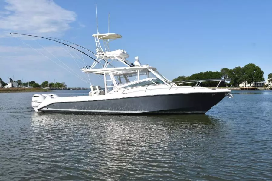 Relentless 35ft Everglades Yacht For Sale