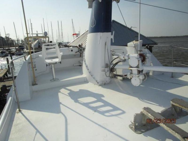 Bray Passagemaker flybridge forward