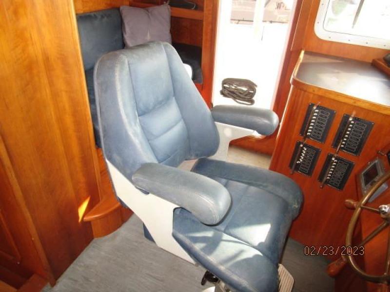 Bray Passagemaker pilothouse helmseat