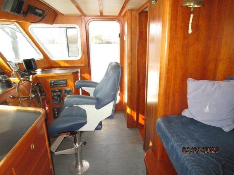 Bray Passagemaker pilothouse starboard