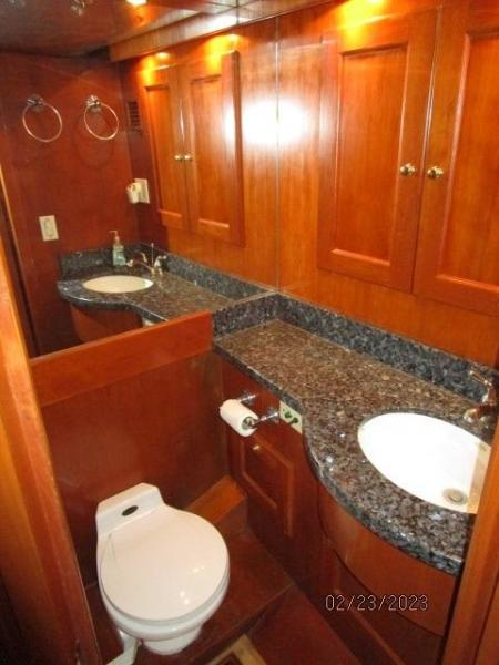 Bray Passagemaker master stateroom head