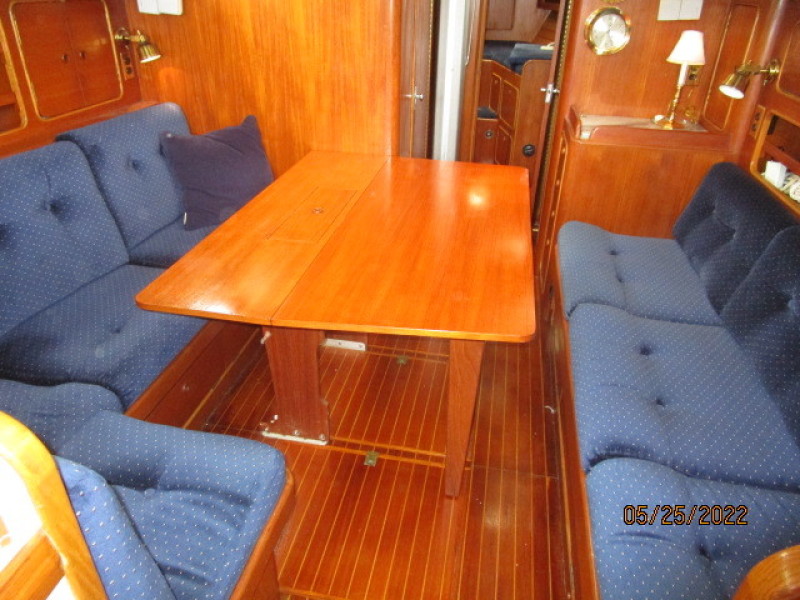45' Whitby salon table