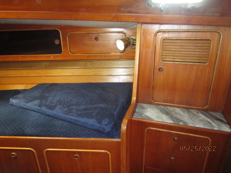 45' Whitby stateroom starboard