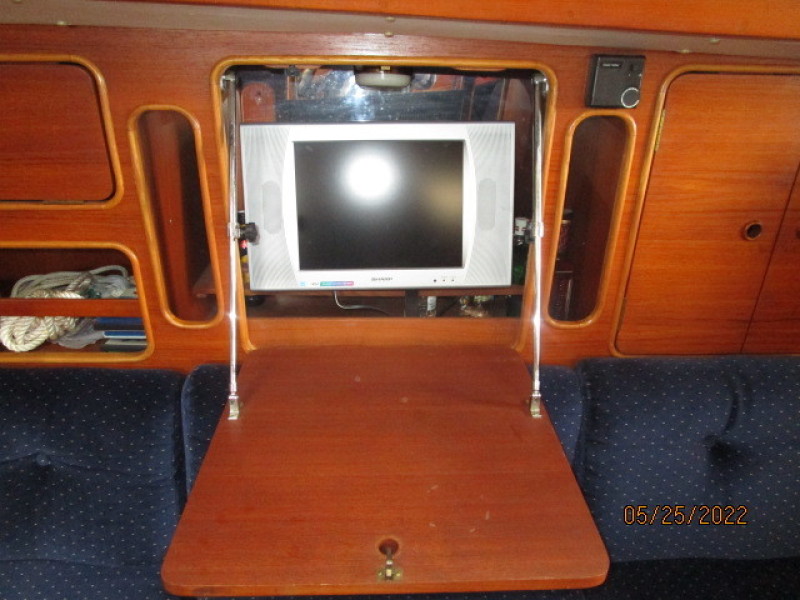 45' Whitby salon TV