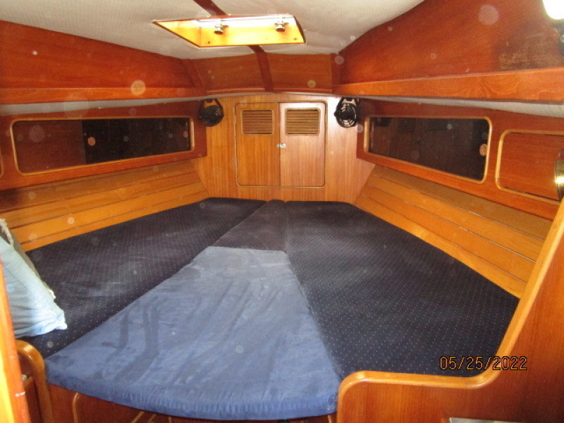 45' Whitby stateroom1