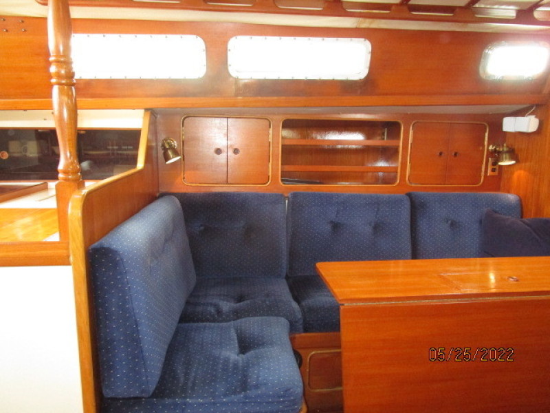 45' Whitby salon port
