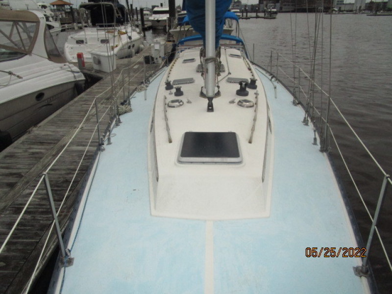 45' Whitby foredeck aft