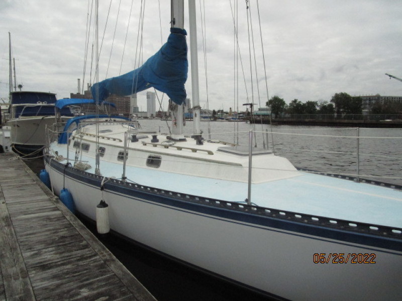 45' Whitby starboard forward profile
