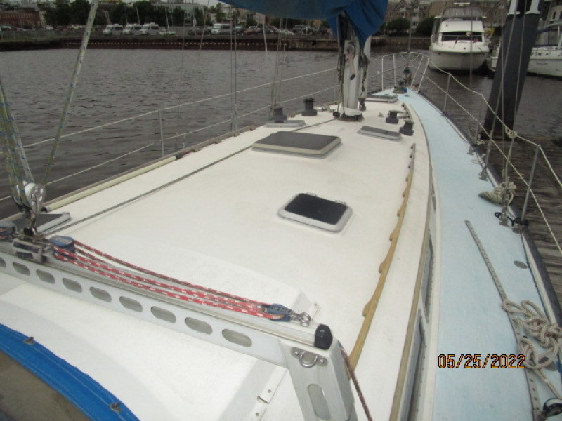 45' Whitby foredeck