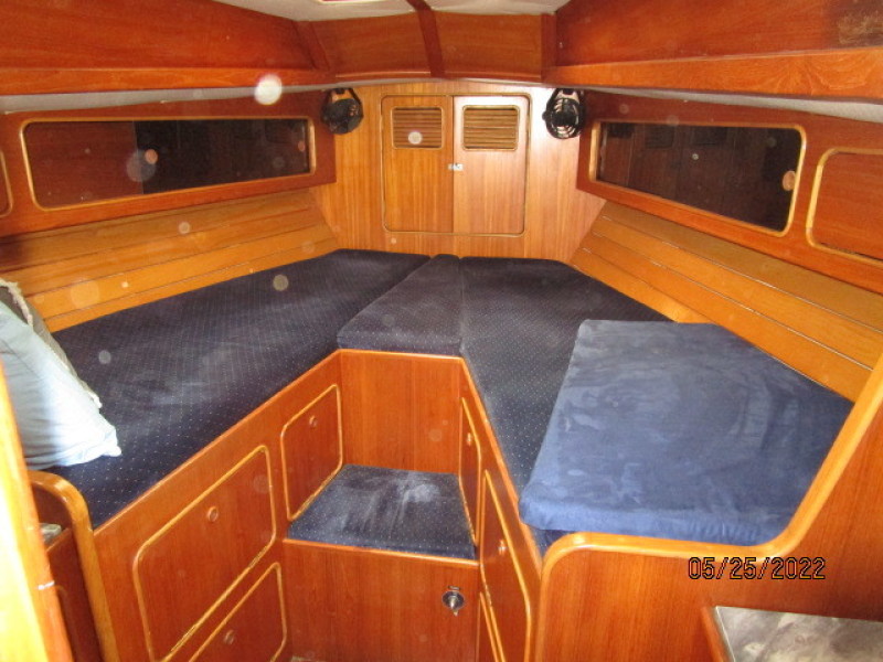 45' Whitby stateroom2