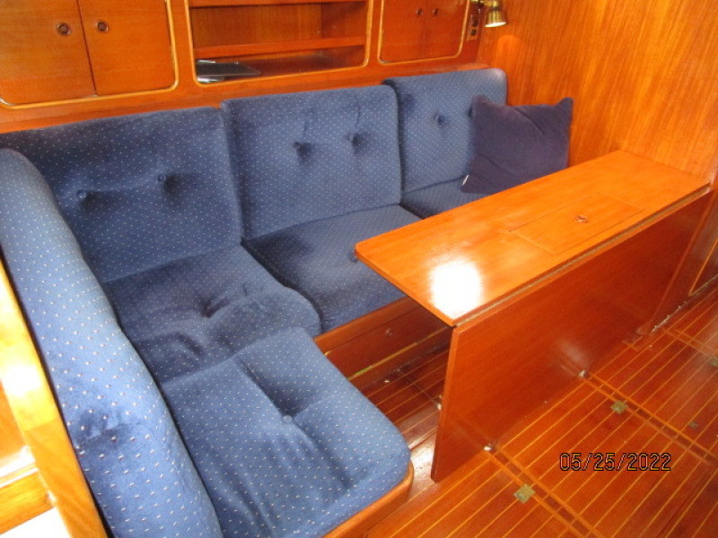 45' Whitby salon port seating