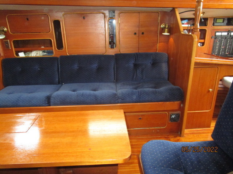 45' Whitby salon starboard