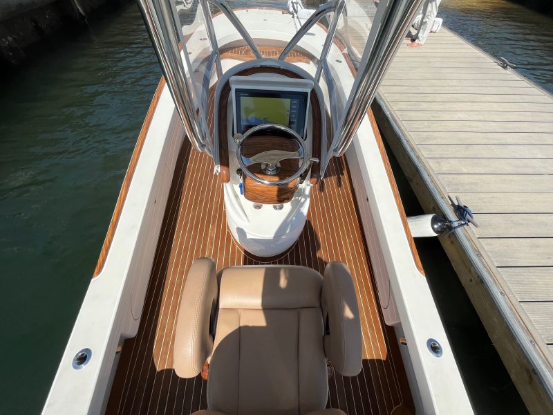 St. James 24 - Helm and Teak Deck