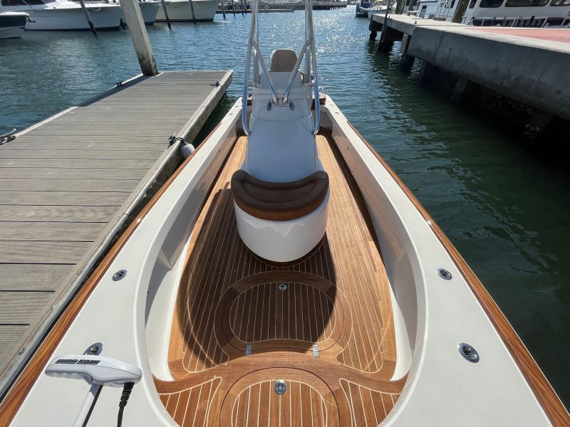 St. James 24 - Bow Profile