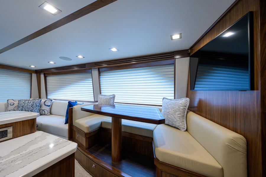 Viking 68 Uptight-Dinette